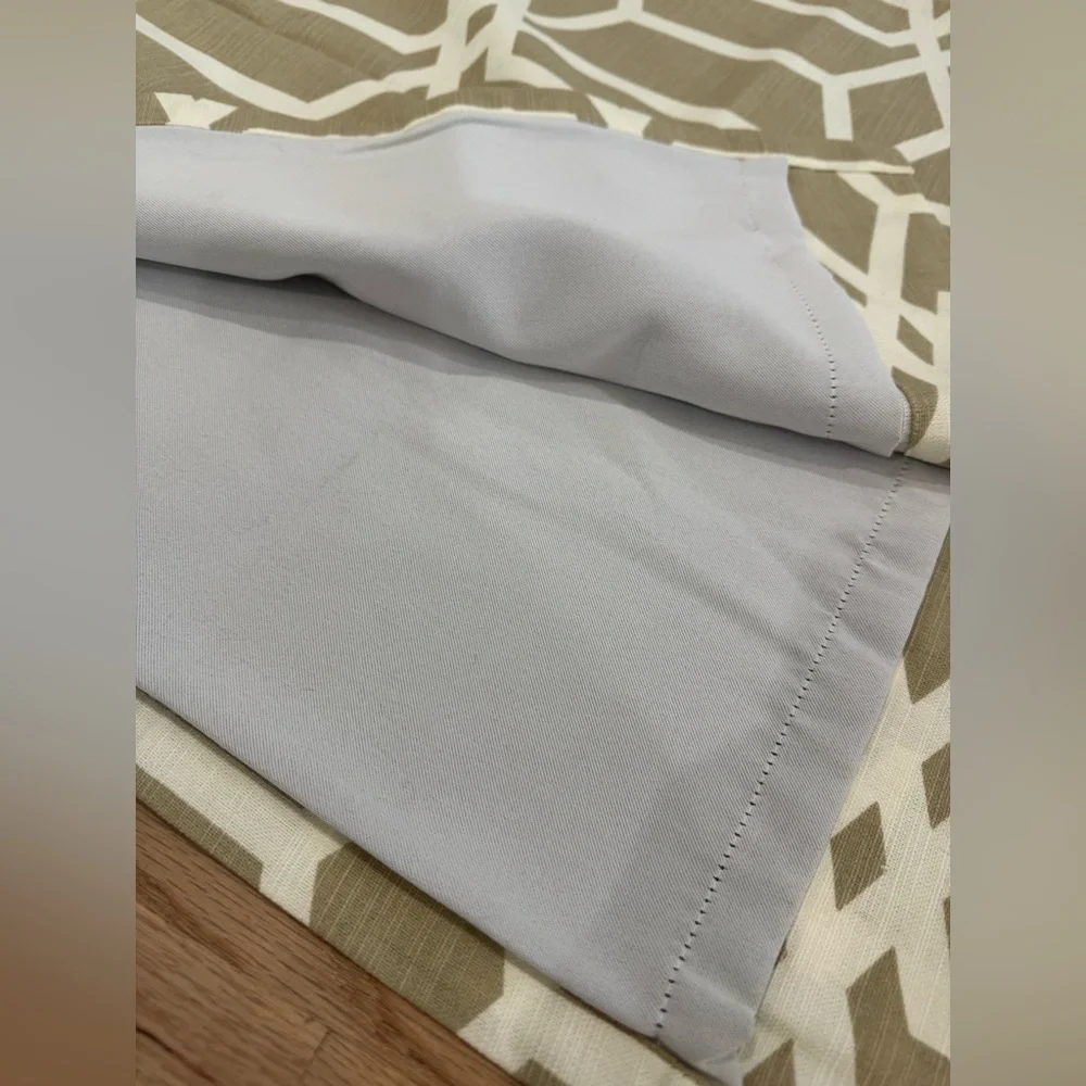 NWOT ONE panel Approx 54x84 Blackout Curtain Threshold‎ Tan White